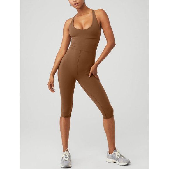 🏷️NWT ALO Yoga Airbrush Physique Capri Onesie In Cinnamon Brown - Various Sizes - Picture 3 of 15